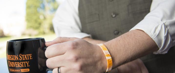 OSU wristband that records environmental pollution