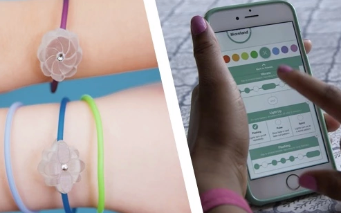 the Jewelbot and app in use by young girls